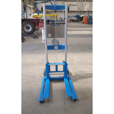 Material lift Genie GL 4 Straddle base
